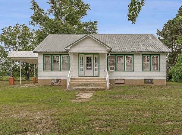 Waldenburg, AR 72475