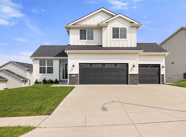 3641 NW 166th Street, Clive, IA 50325