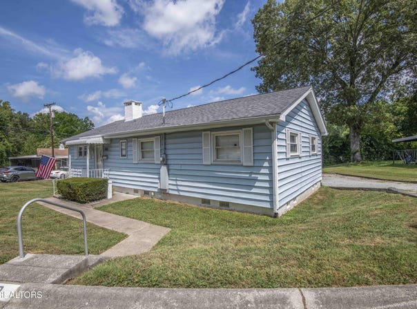 100 Viola Rd, Oak Ridge, TN 37830