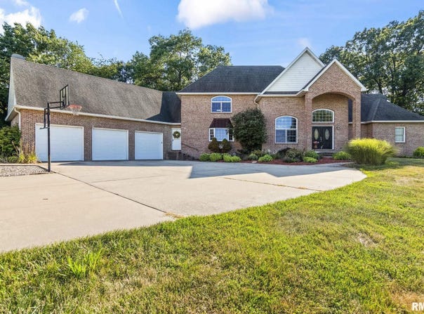 13599 WOODLAND Drive, Athens, IL 62613