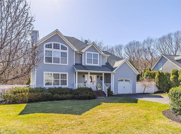 18 Gladysz Way, Port Jefferson, NY 11777