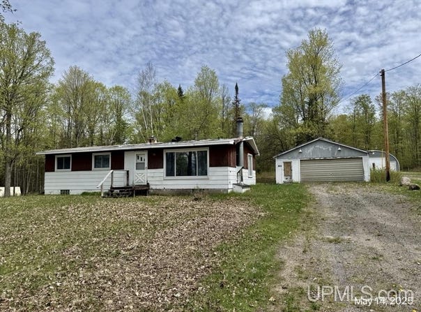 144 N Trybom, Iron River, MI 49935