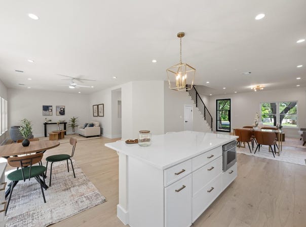13 Autumn Oaks DR, Lakeway, TX 78738