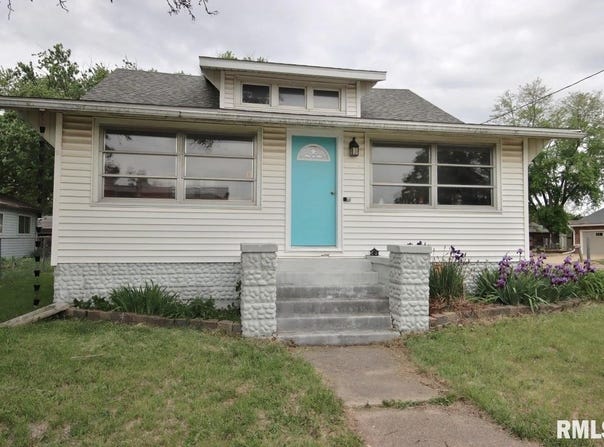 102 ESSEX Street, Glasford, IL 61533