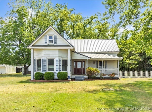 2774 County Line Road, St Pauls, NC 28384