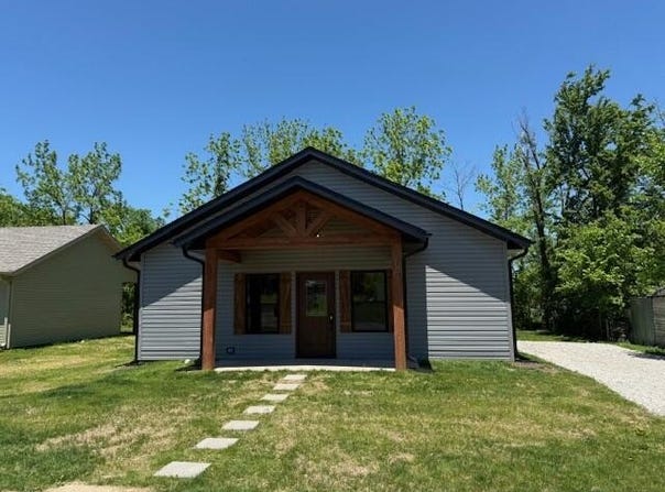 429 E South Street, Mountain Grove, MO 65711