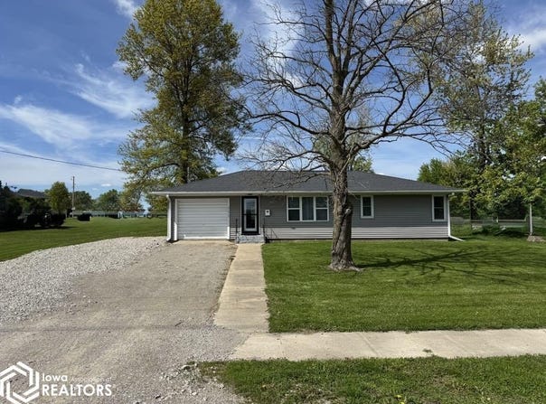 421 E Main, Seymour, IA 52590