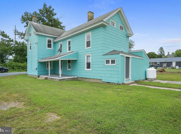 10 S RAILROAD AVENUE, GREENWOOD, DE 19950