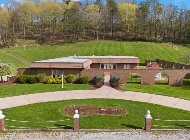 6148 Parkersburg Road, Ravenswood, WV 25275