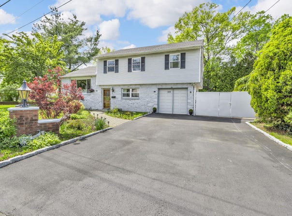 189 Edgewood Drive, Orangeburg, NY 10962