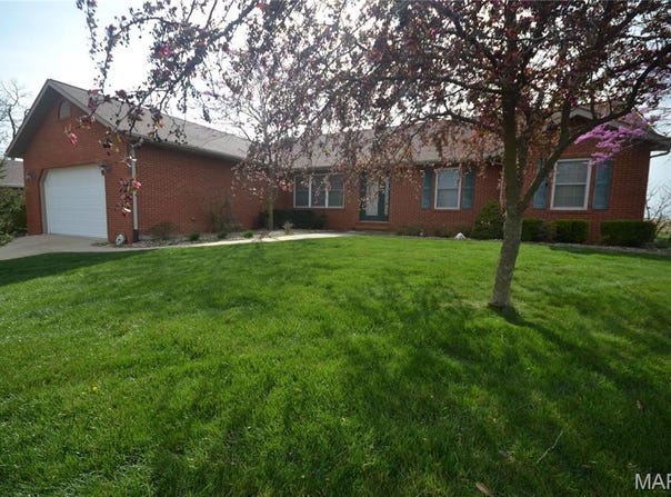 4551 Baywood Lane, Smithton, IL 62285