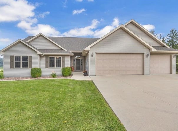 N5633 VALLEY Court, FOND DU LAC, WI 54937-7930
