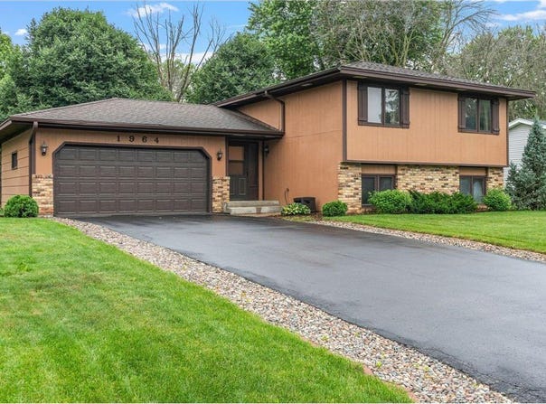 1964 Timber Wolf Trail N, Eagan, MN 55122