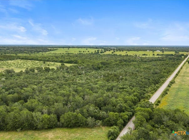 Charcoal Road, Waelder, TX 78959
