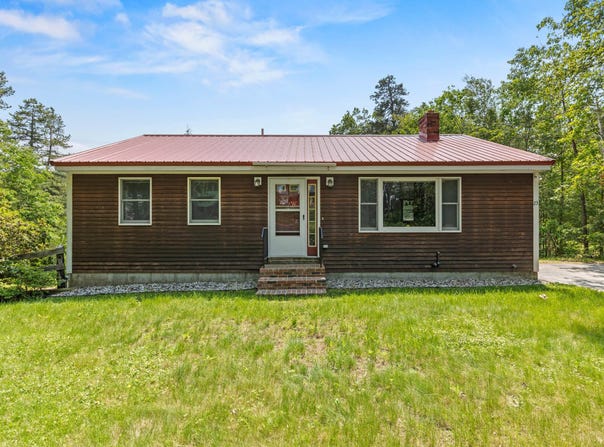 23 E Eleanor Avenue, Standish, ME 04084