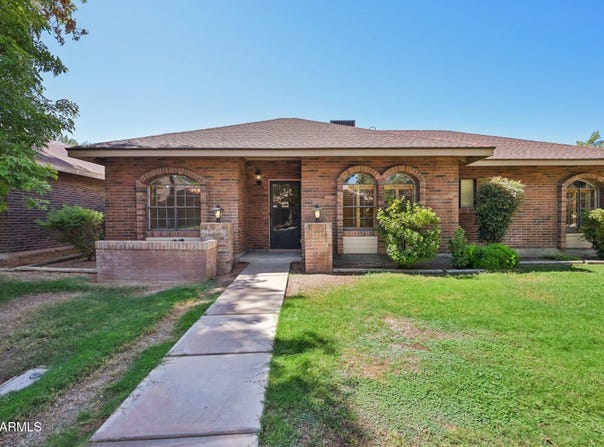 823 E LEXINGTON Avenue, Gilbert, AZ 85234