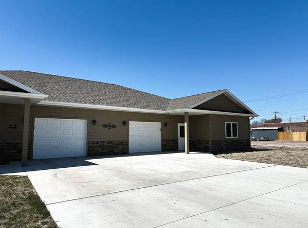 302  S Walnut St, Arnold, NE 69120