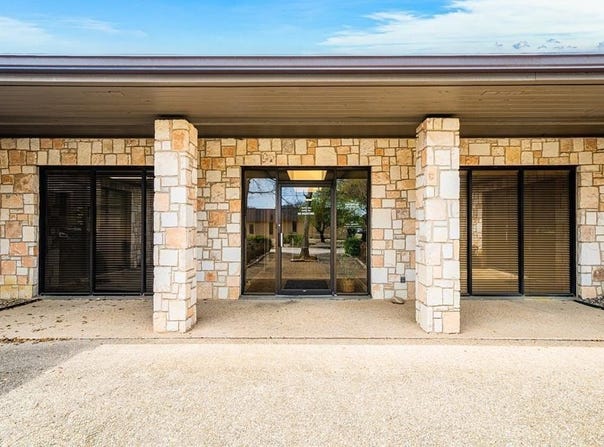 707 Hill Country Dr, Kerrville, TX 78028