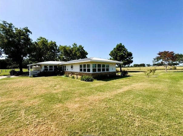9596 West Us Highway 79, Hearne, TX 77859