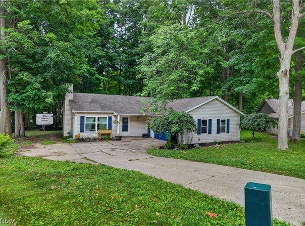 628 Park Oval, Madison, OH 44057