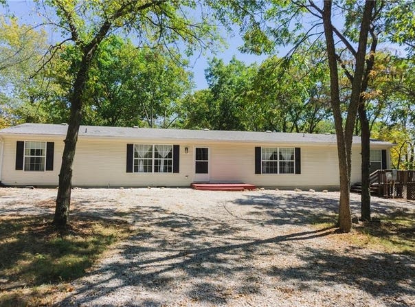 133 Timber Valley Drive, Linn Valley, KS 66040
