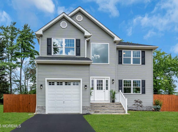 41 Avondale Lane, Aberdeen, NJ 07747