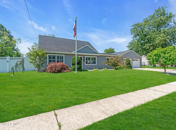 17 Hemlock Street, Hazlet, NJ 07730