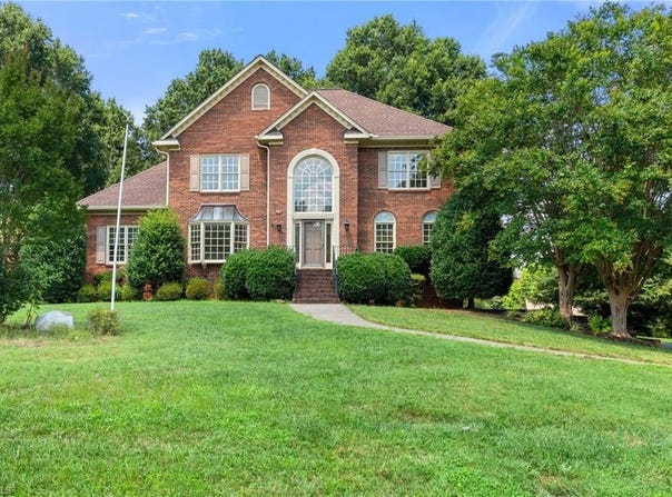 4413 Lochurst Drive, Pfafftown, NC 27040