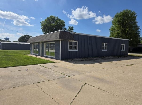 2530 Falls Avenue, Waterloo, IA 50701