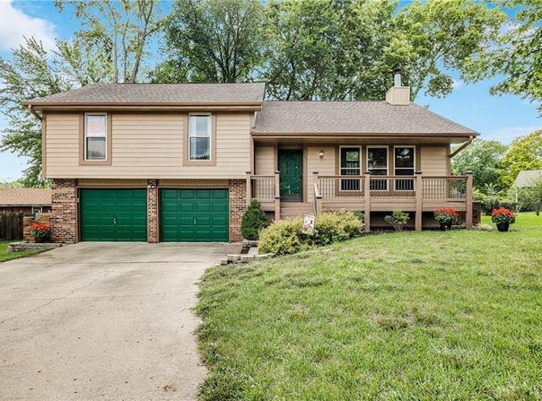 1501 NE Westwind Drive, Lee's Summit, MO 64086