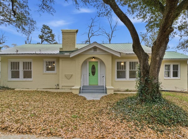 1601 N 5th Ave., Laurel, MS 39440