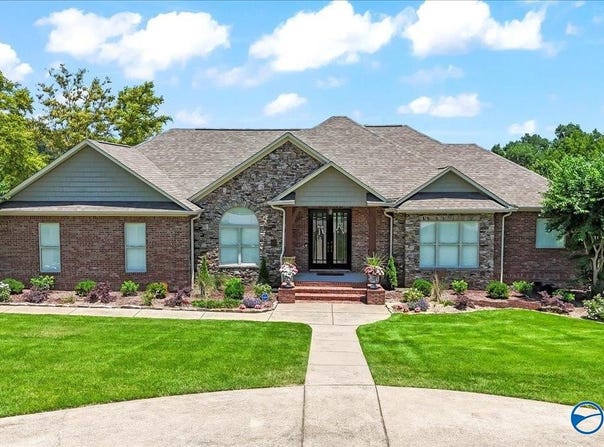 100 Spy Glass Cove, Guntersville, AL 35976