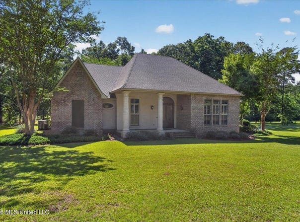 1043 Stonegate Drive, McComb, MS 39648