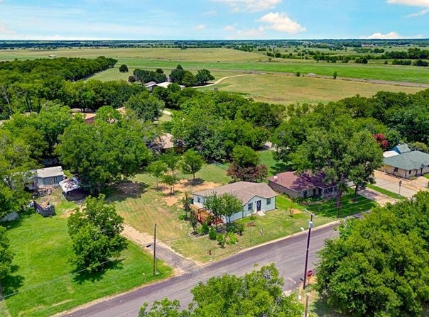 803 E 9th Street E, Kemp, TX 75143