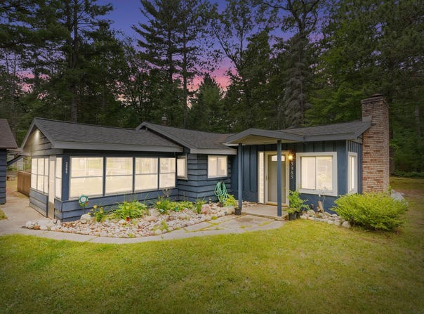 3985 E Higgins Lake Drive, Roscommon, MI 48653