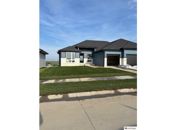 5614 212th Street, Elkhorn, NE 68022
