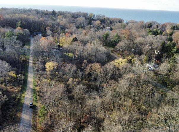 3079 Pershing Drive, Coloma, MI 49038