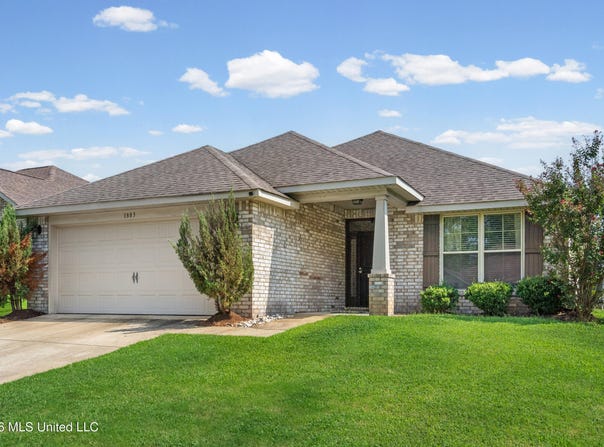 1883 Central Ridge Drive, Southaven, MS 38671