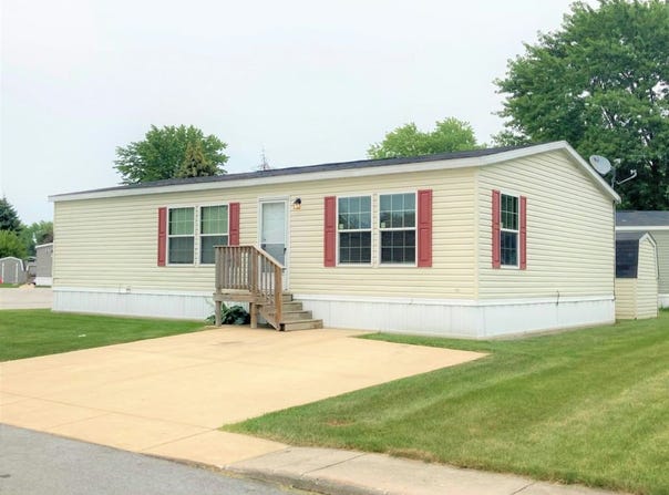 24 Chillon Drive, Lynwood, IL 60411