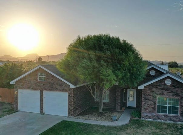2105 Brunson St, Alpine, TX 79830