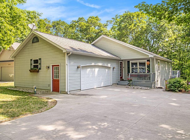 9510 Pere Marquette Drive, Canadian Lakes, MI 49346
