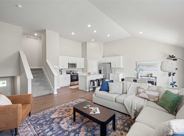 14243 Walnut Meadows Drive, Urbandale, IA 50323