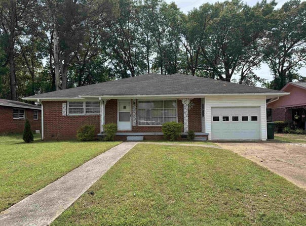 1108 Paul E Johnson Dr, Tuscumbia, AL 35674
