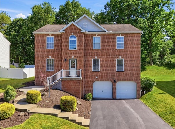 222 Macduff Ct, Richland, PA 15044
