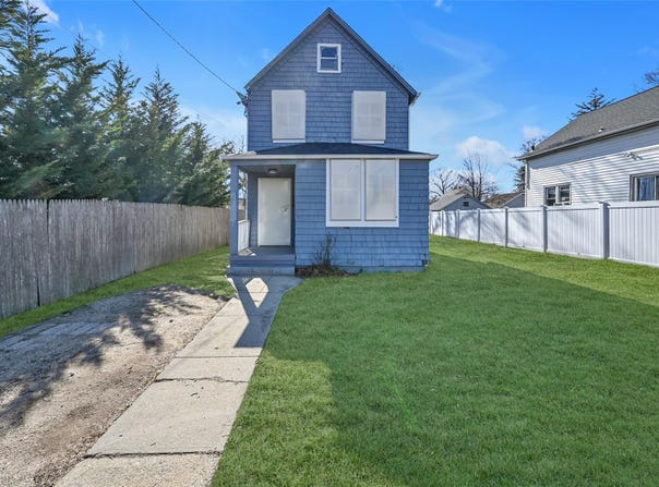 95 Park Avenue, Roosevelt, NY 11575