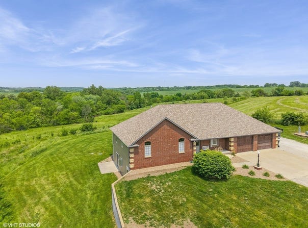 1191 Illinois Drive, Knoxville, IA 50138