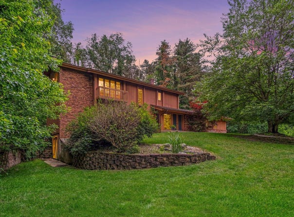 540 Roundtree Drive NE, Ada, MI 49301