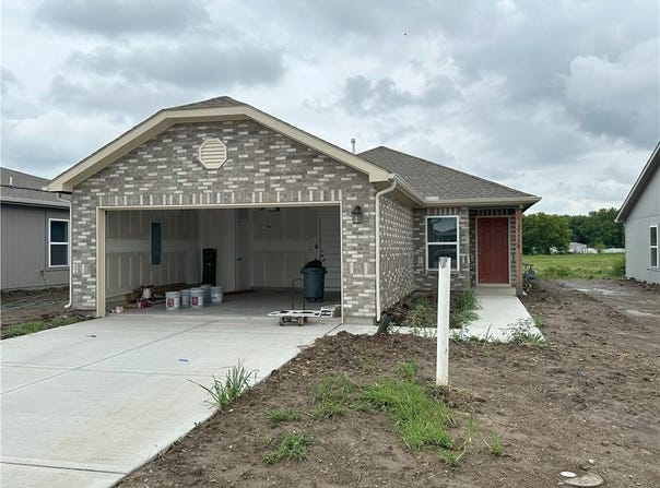 37758 W 207th Terrace, Edgerton, KS 66021