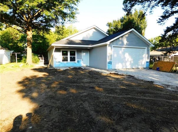 902 S Main Street, Holden, MO 64040