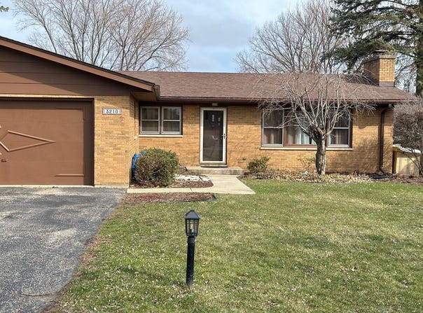 3210 Vista Terrace, McHenry, IL 60050